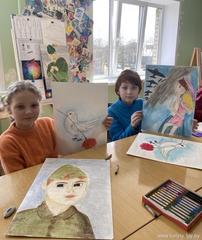 Юные художники Центра детского творчества поздравляют с Днём Победы