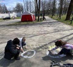 Первомайские рисунки юных художников