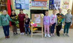 Праздничная программа «Ваш праздник сердечным «Спасибо» увенчан», приуроченная Дню учителя