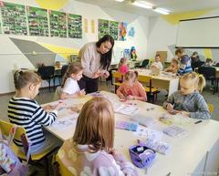 Аллея творчества  «Цветы для мамы»